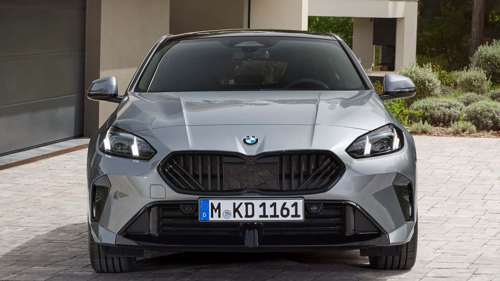 GALERIE FOTO | BMW Seria 1 primește primul facelift, scapă de cutia manuală - Imagine 17