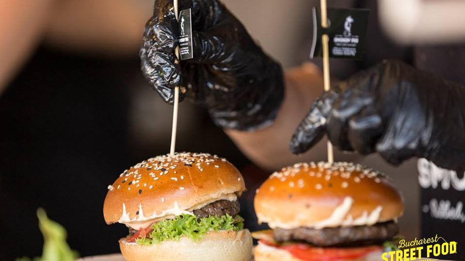 Bucuresti Street Food Festival: gastronomie intr-o atmosfera de carnaval si concerte, la Romexpo