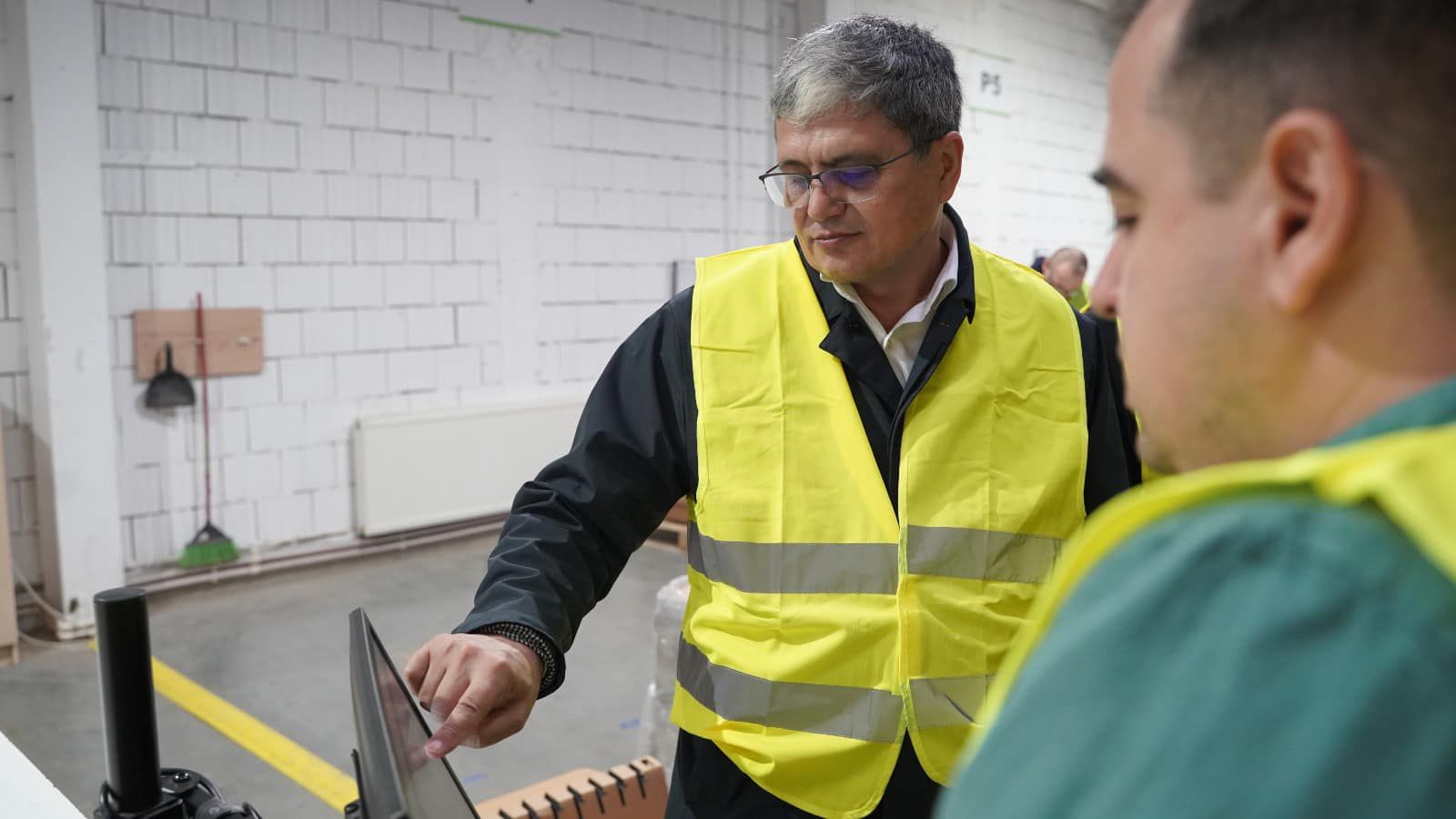 Buget suplimentat pentru investiții: În timp ce deficitul dă pe dinafară, Boloș pompează mai mulți bani în această industrie