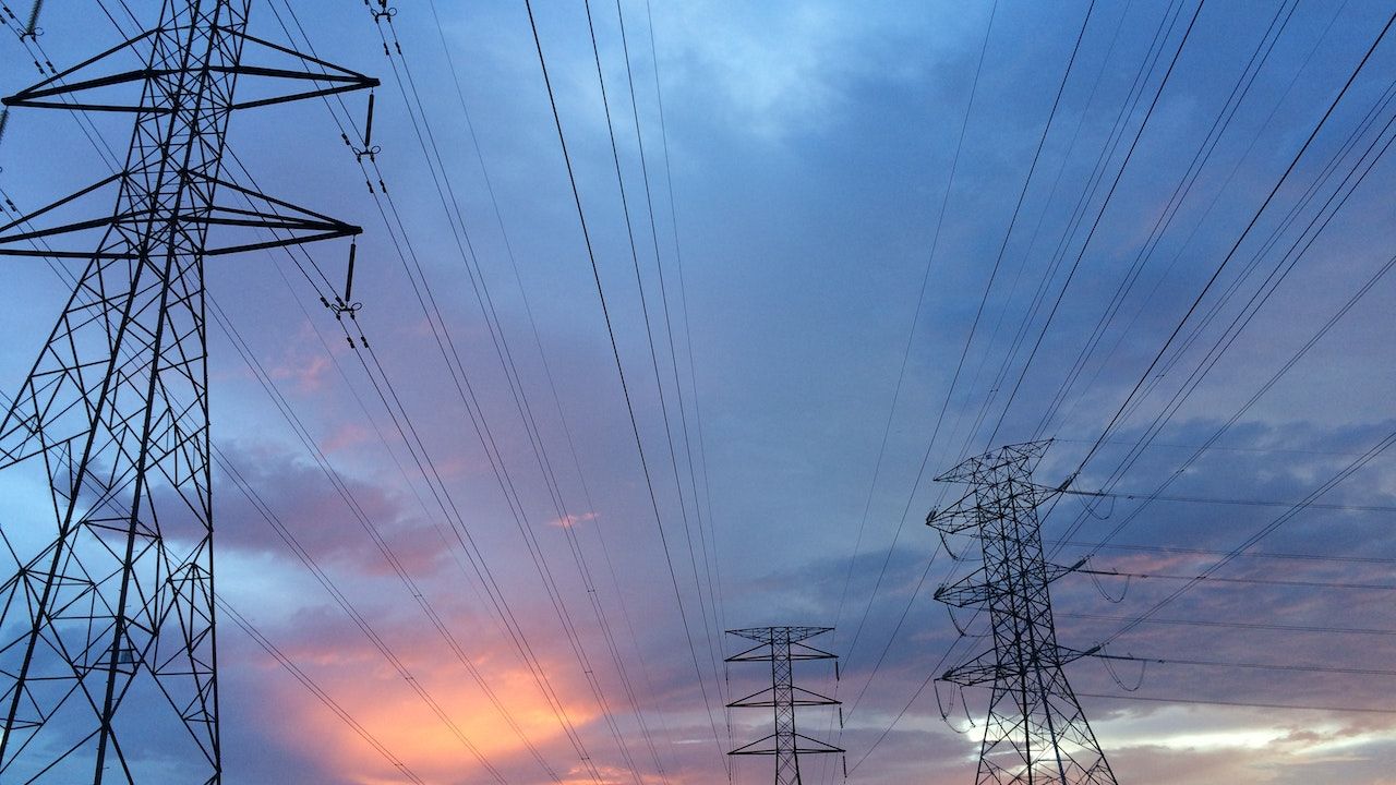 Prețuri negative la energie, pentru prima dată în istoria României. Care este explicația