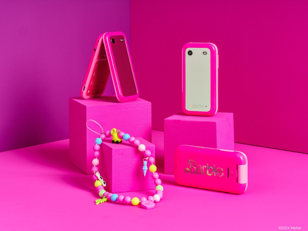 HMD și Mattel au scos pe piață telefonul Barbie, un model retro cu clapetă - Imagine 20