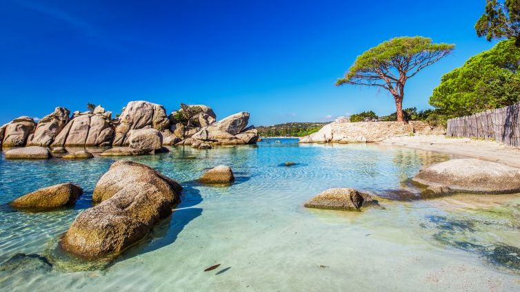 Nu ai bani de vacante exotice? 7 destinatii de plaja in Europa in care descoperi paradisul