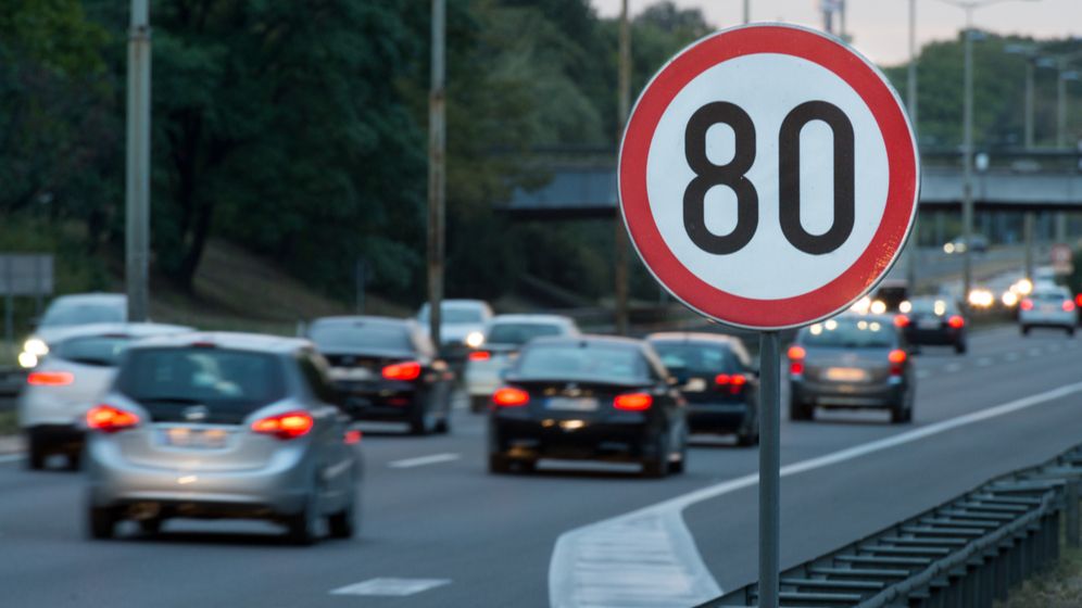 Soluție la criza de petrol și energie: Scăderea vitezei maxime pe autostradă și munca de acasă trei zile săptămânal