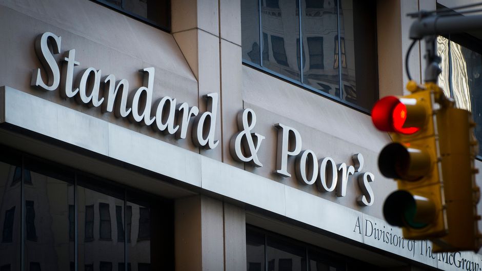 Standard & Poor's a confirmat ratingul României la "BBB-/A-3" şi a menţinut perspectiva negativă