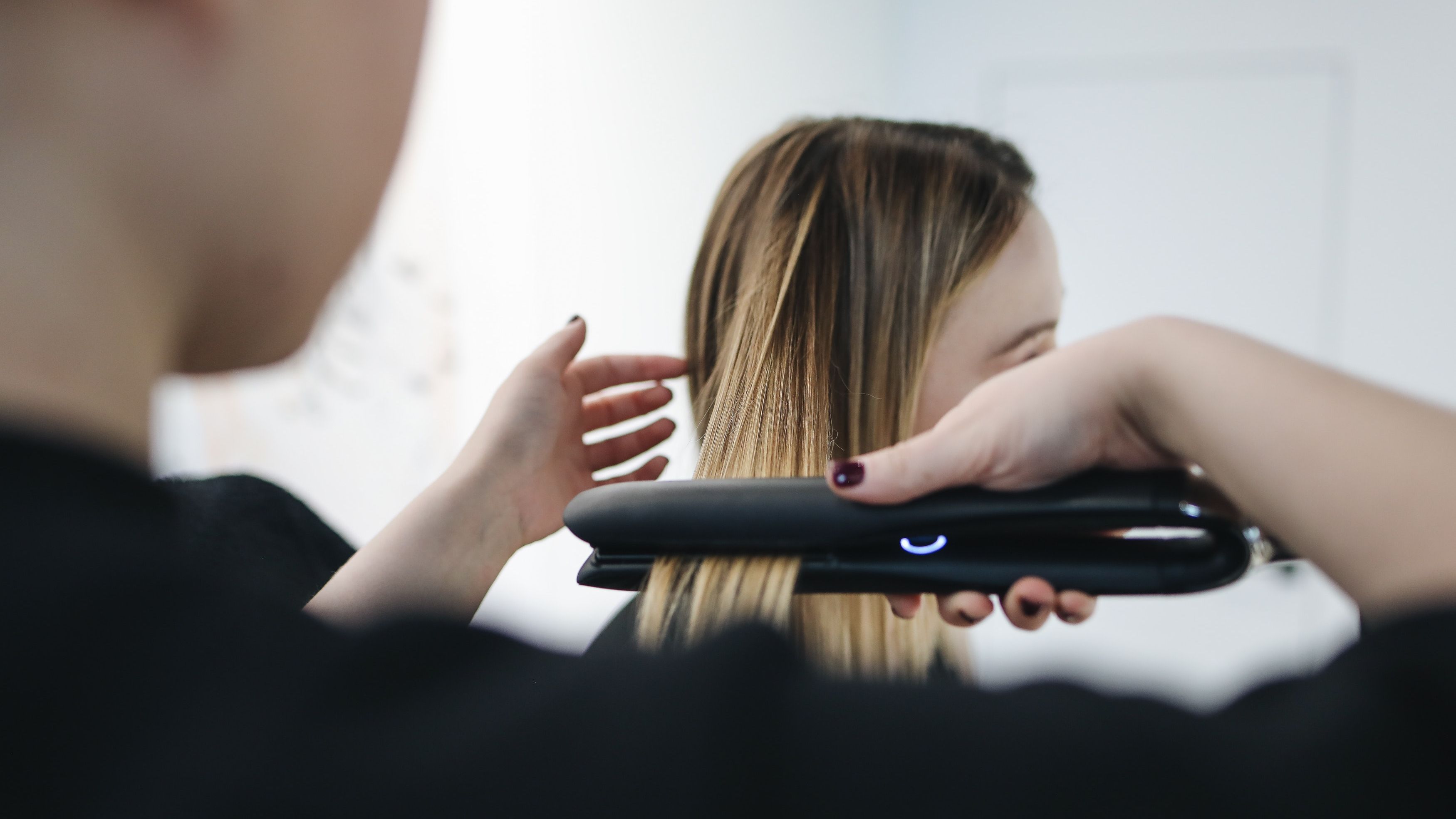 Ce trebuie să ştii dacă plănuiești să începi o afacere în industria serviciilor de înfrumuseţare