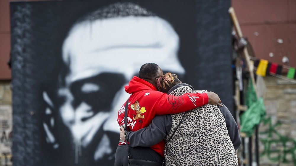 Verdict final în cazul asasinării lui George Floyd. Poliţistul Derek Chauvin a fost declarat vinovat