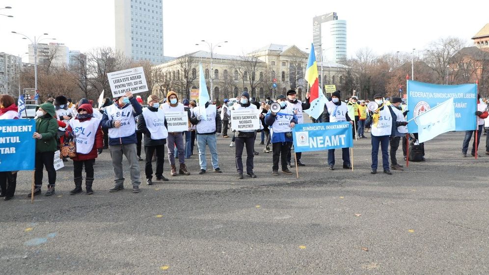Sindicatele din învățământ anunță proteste în fața Guvernului. Profesorii sunt nemulțumiți de salariile mici