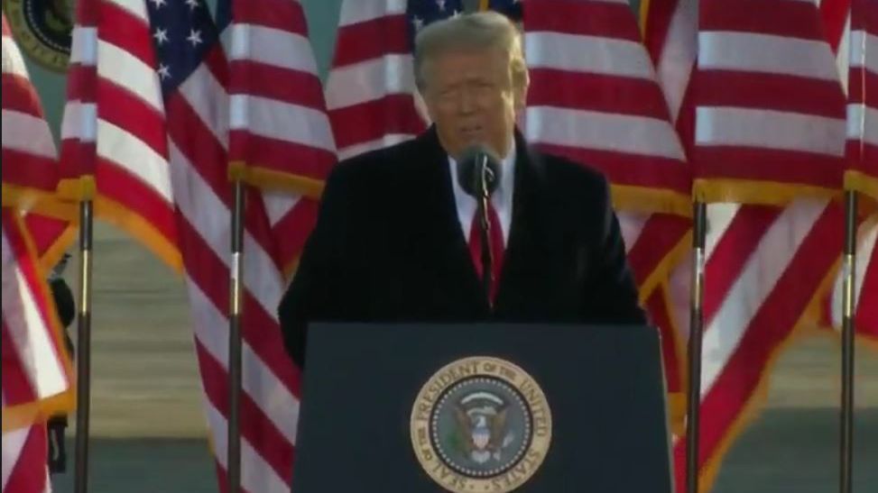 Donald Trump a părăsit oficial Casa Albă