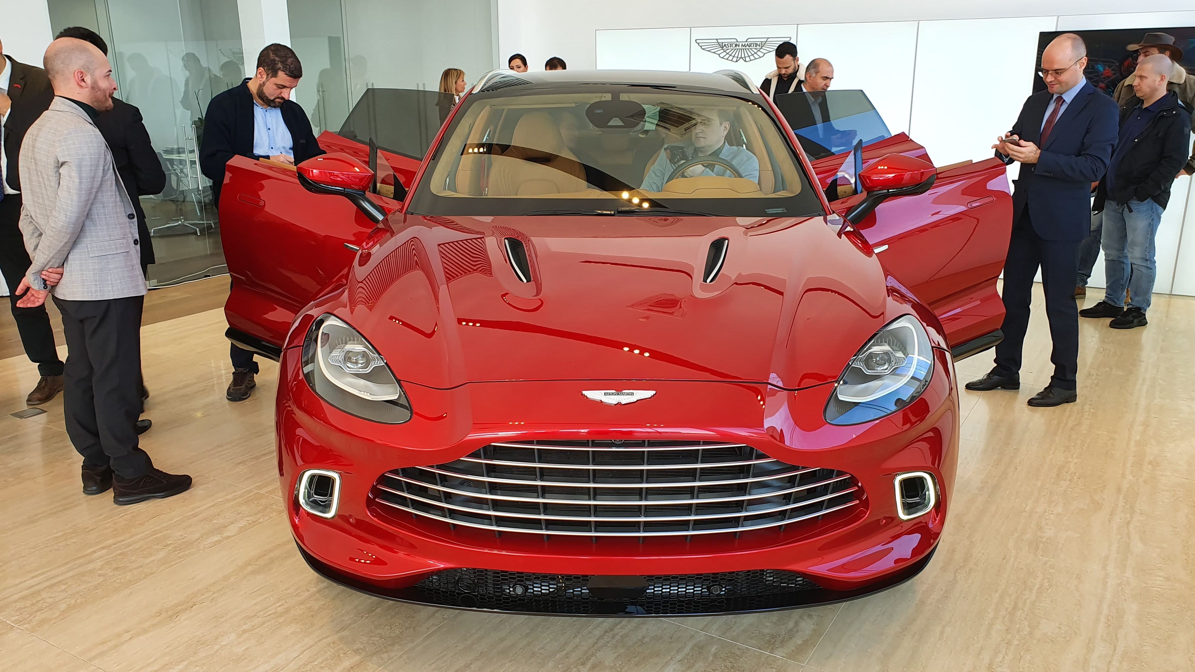 Aston Martin DBX, primul SUV din istoria brandului, a fost prezentat la Bucuresti