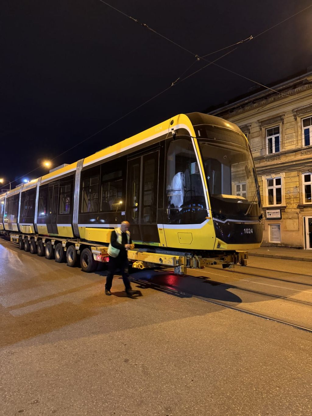 GALERIE FOTO: Cum arată tramvaiele turcești cumpărate de autorități la Timișoara. Sunt luate c - Imagine 1
