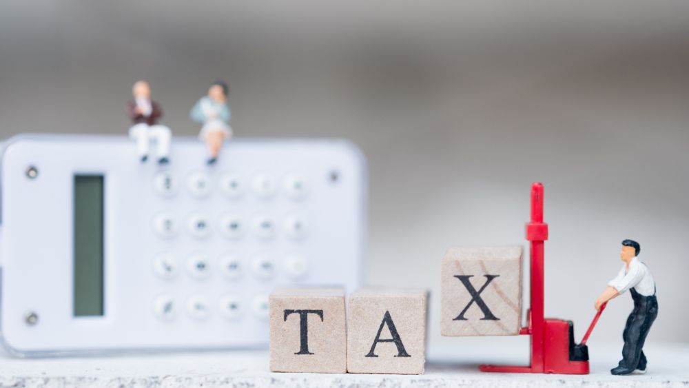 În timp ce România mărește impozitele, Polonia vrea să crească economia tăind taxele pentru investiții