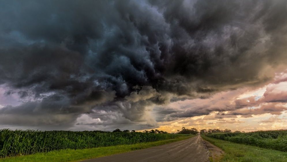 Toată țara, sub avertizare de furtuni. Noi alerte meteo emise de ANM. Până când ține vremea rea