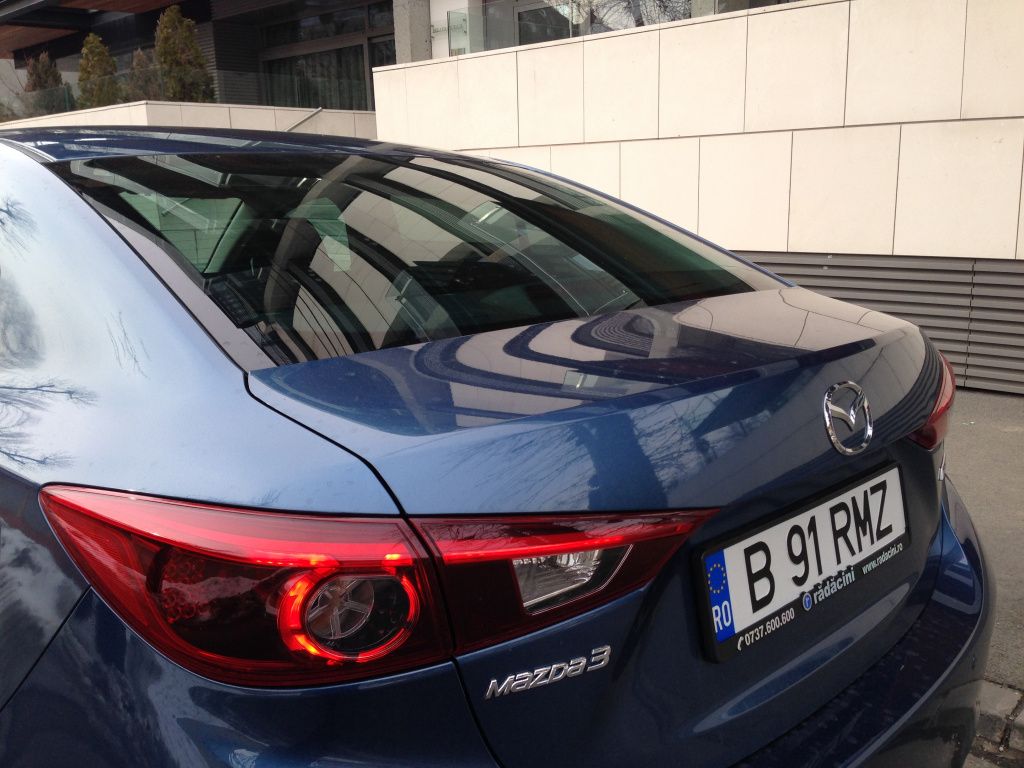 Mazda 3 sedan facelift - Imagine 12