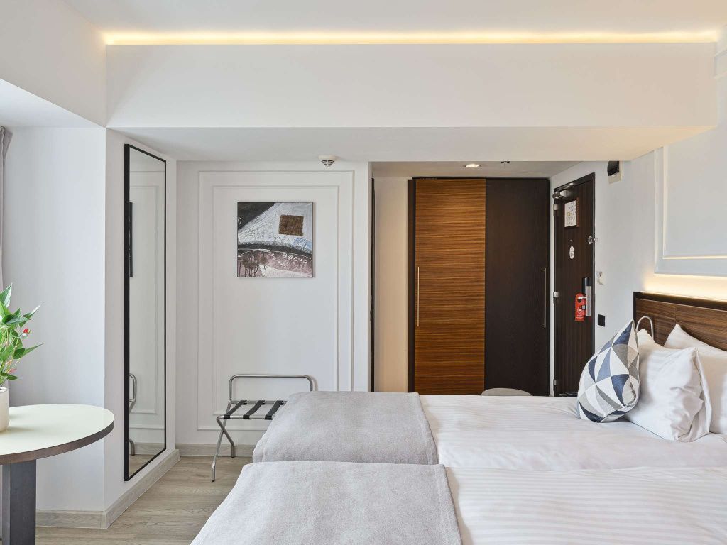 FOTO | Un nou lanț de hoteluri intră pe piața din România. A deschis primul hotel în centrul Bu - Imagine 24