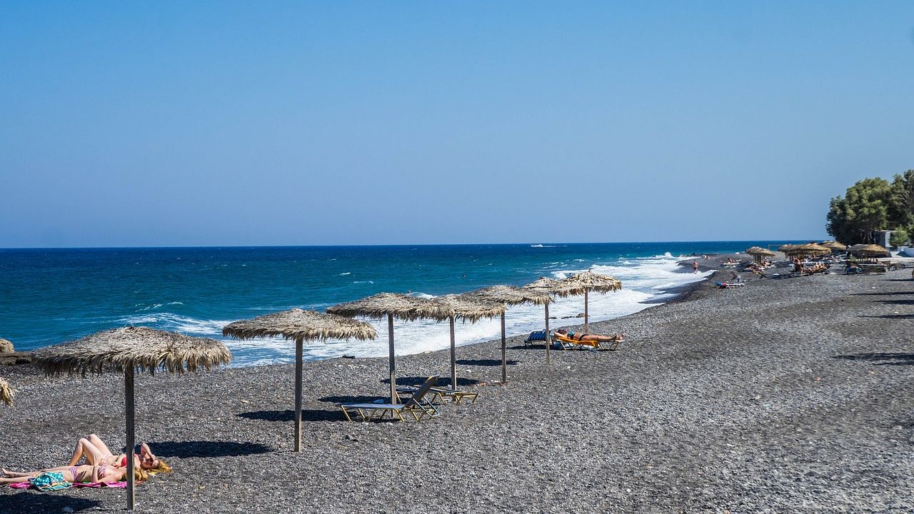 S-a dat startul vacanțelor de vară în Grecia, fără restricții. În ce alte destinații mai pleacă turiștii români