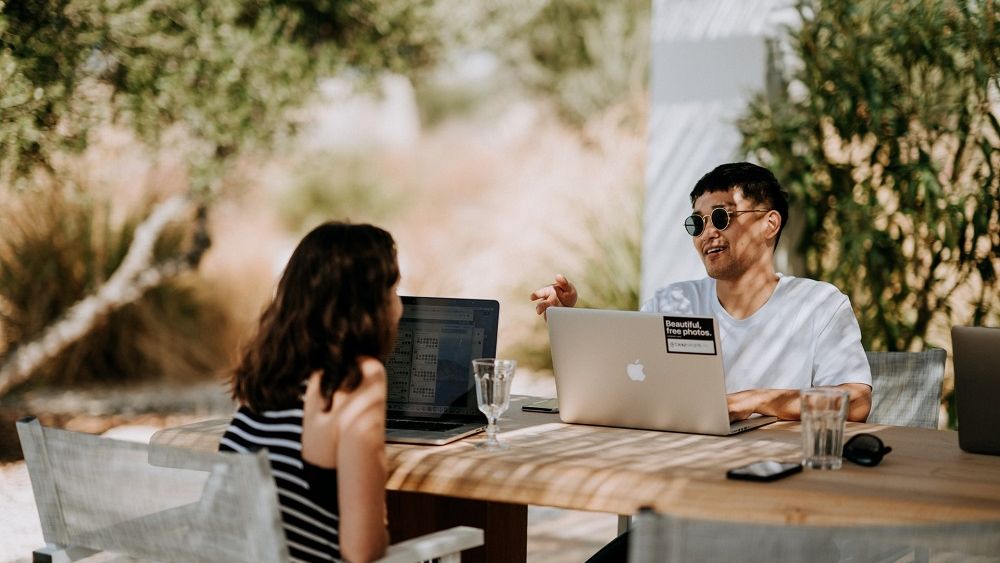 HR Talks: De la munca de acasă, la munca de lângă casă. De ce jobul trebuie să îți urmărească viața, nu invers