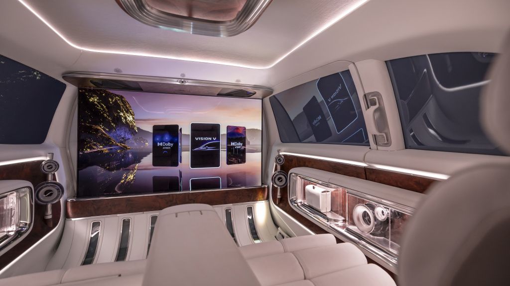 Lux, eleganță și tehnologie fără frână: Mercedes Benz dă startul unei noi ere premium în co - Imagine 26