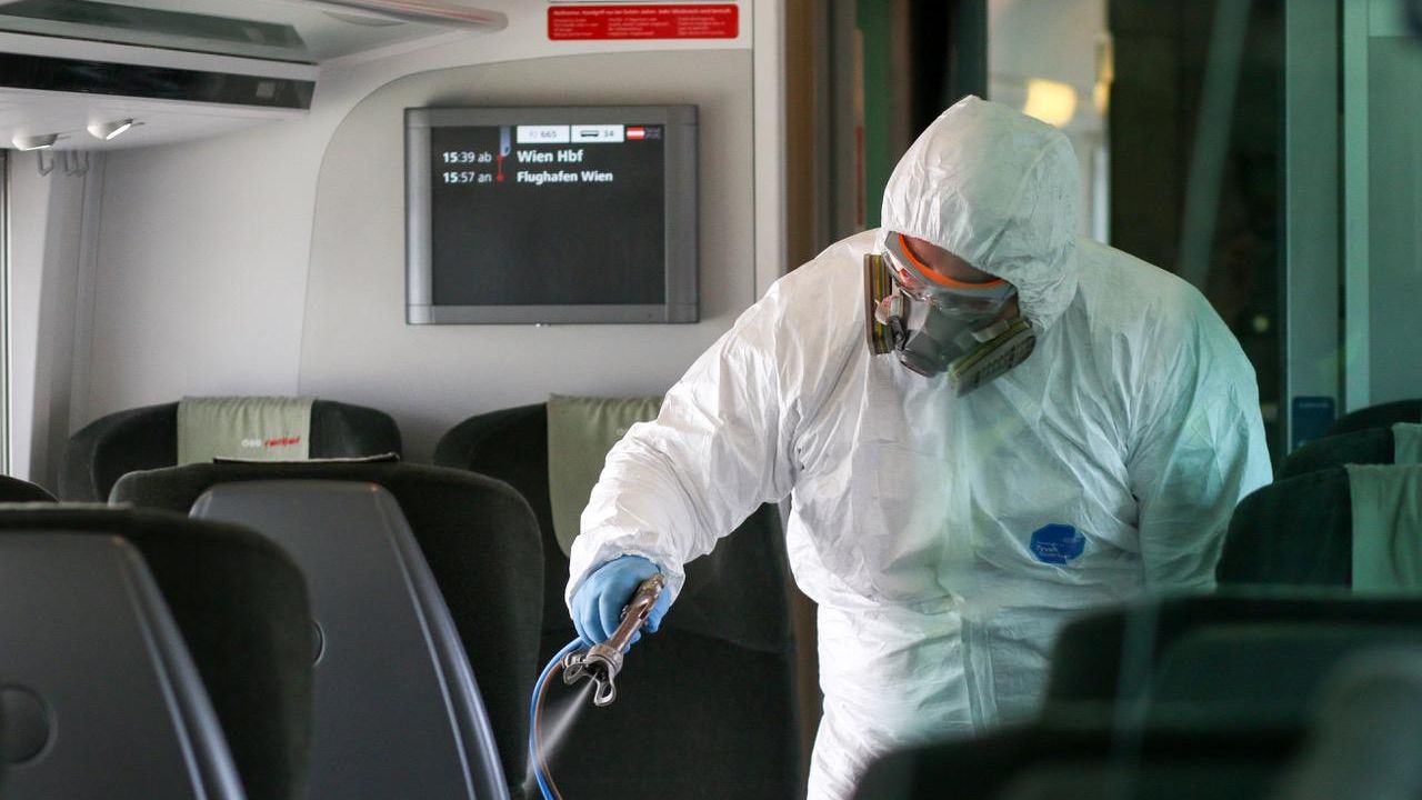 Soluția antimicrobiană care oprește răspândirea virusurilor pe orice suprafață, timp de până la un an, aprobată și în România