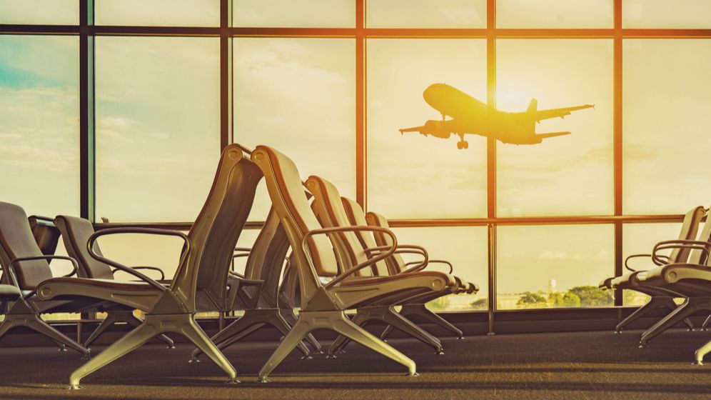 Aproape 200 de aeroporturi din Europa sunt în pericol de insolvenţă
