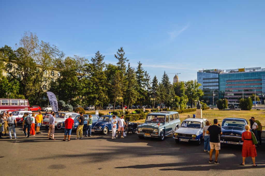 GALERIE FOTO | Mașinile comunismului au făcut baie de mulțime la Operă - Imagine 75