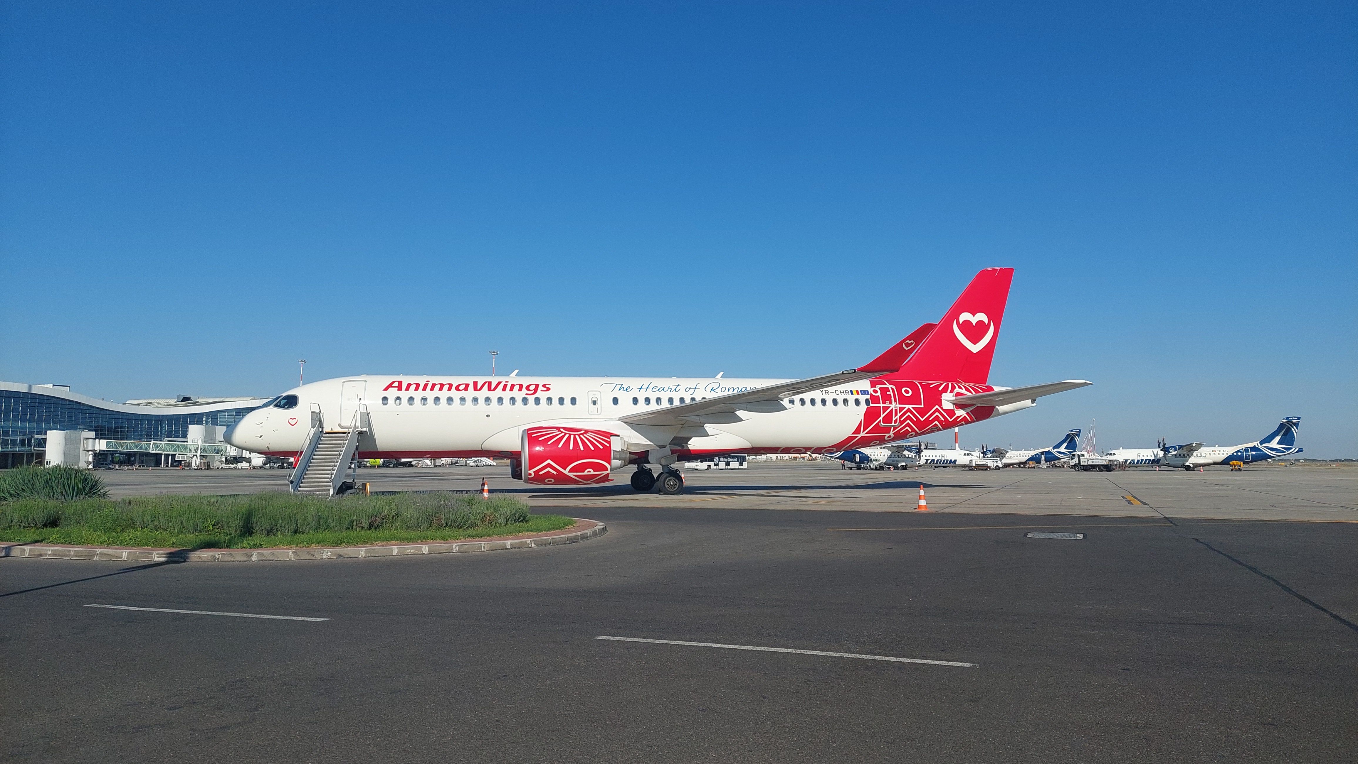 FOTO-VIDEO | Cum arată cea mai nouă aeronava inaugurată de AnimaWings. Compania vrea să ajungă la o flotă de 18 aeronave în următorii doi ani - Poza 5