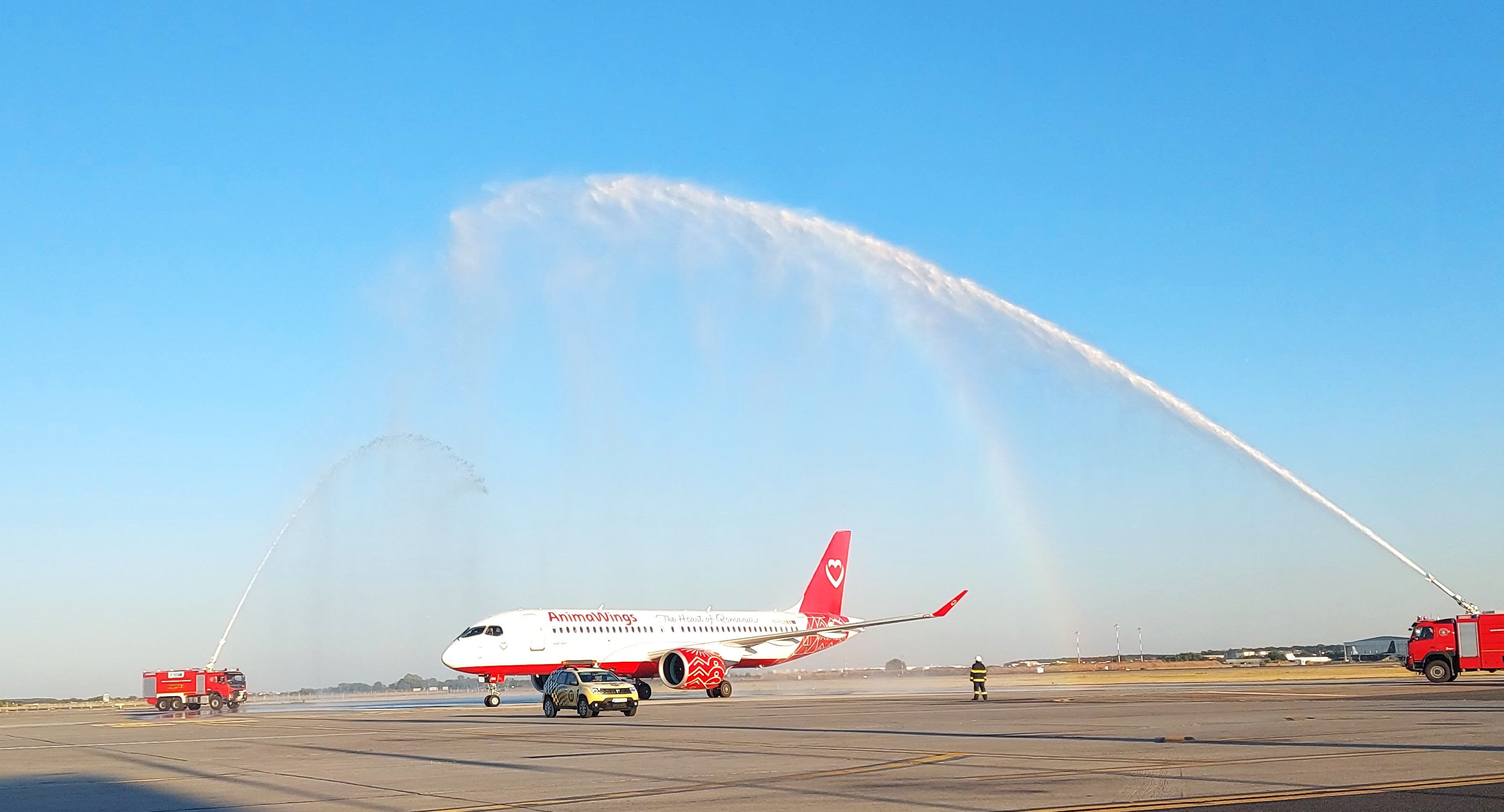 FOTO-VIDEO | Cum arată cea mai nouă aeronava inaugurată de AnimaWings. Compania vrea să ajungă la o flotă de 18 aeronave în următorii doi ani - Poza 14