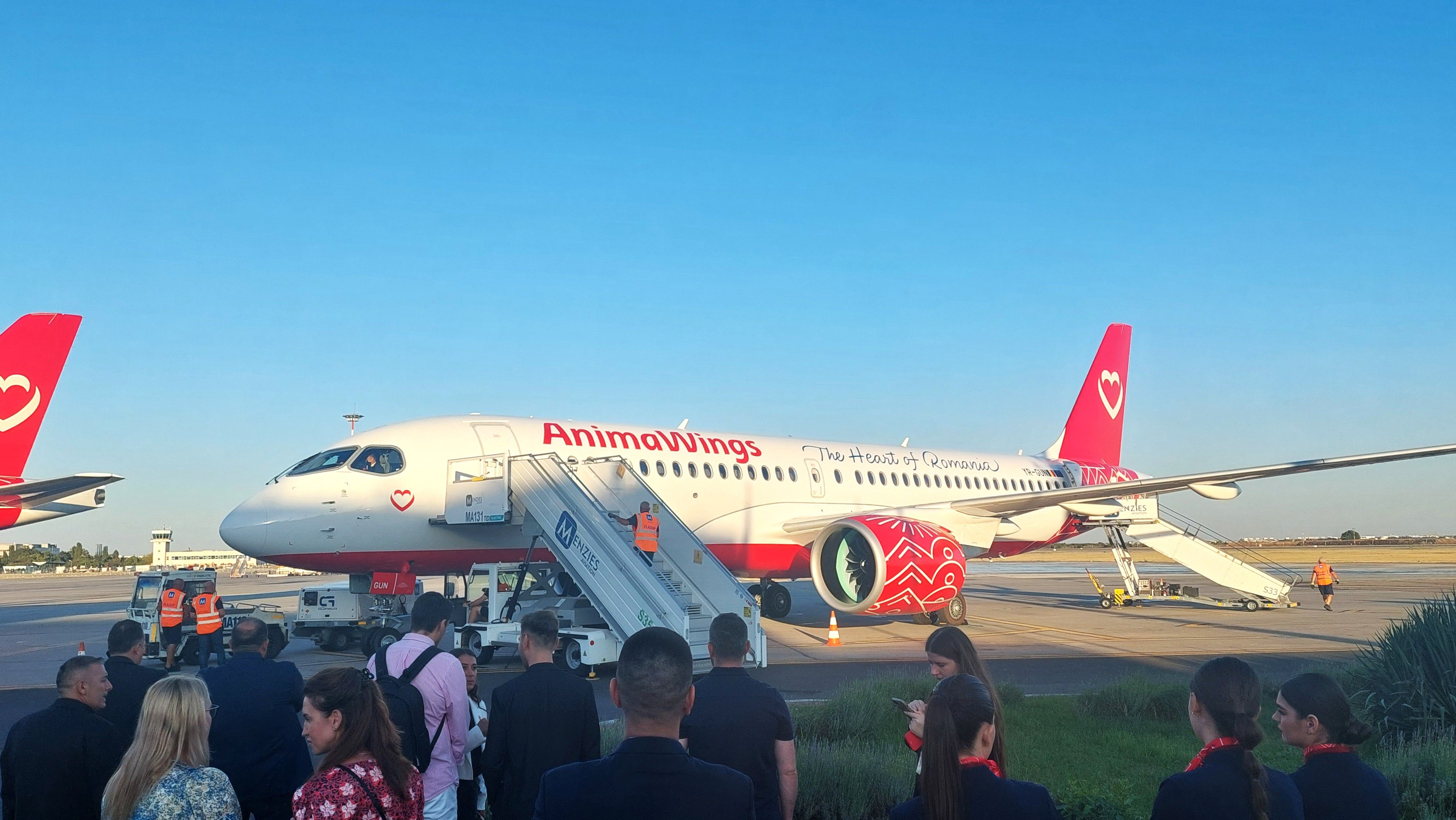 FOTO-VIDEO | Cum arată cea mai nouă aeronava inaugurată de AnimaWings. Compania vrea să ajungă la o flotă de 18 aeronave în următorii doi ani - Poza 17