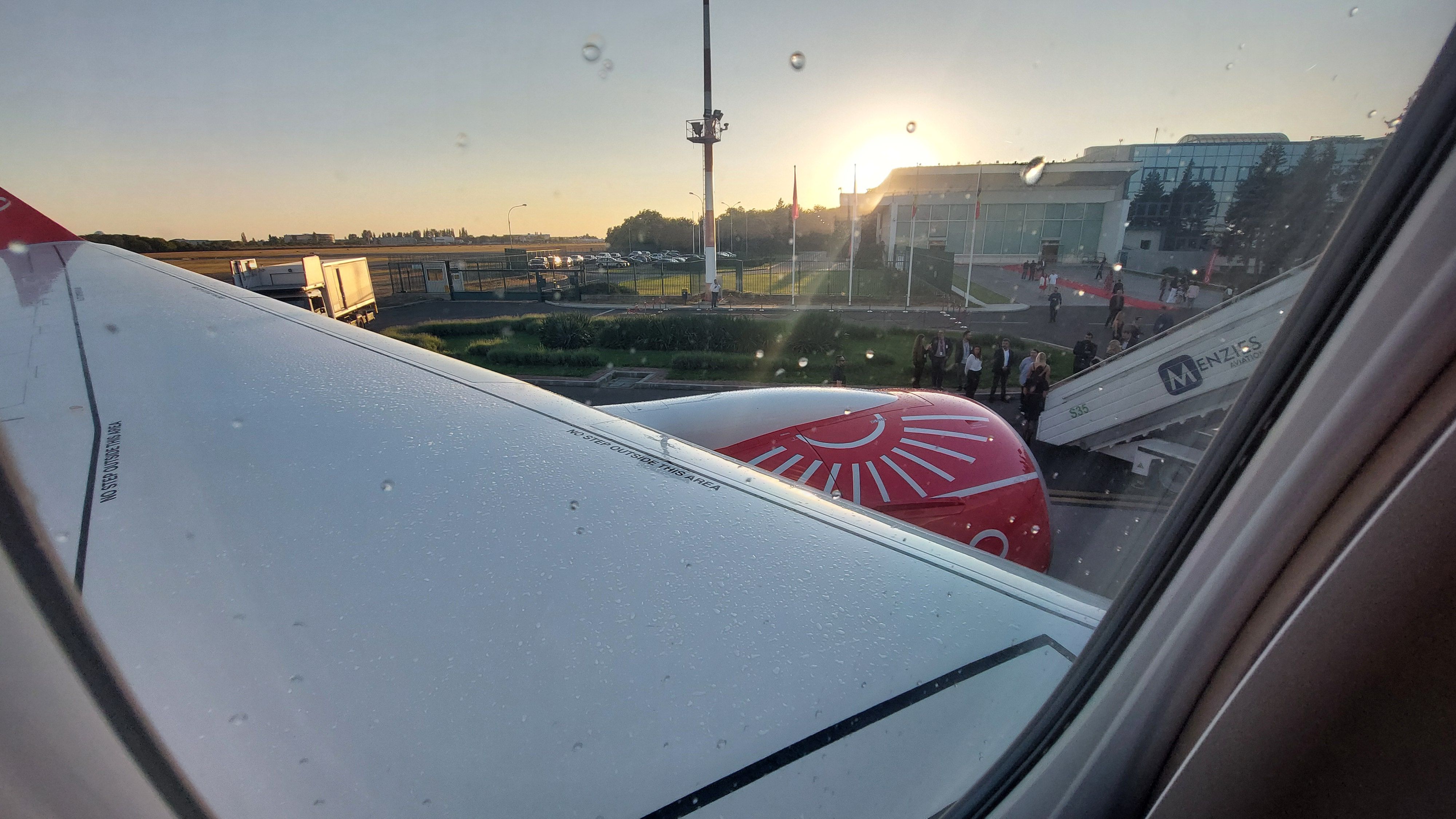 FOTO-VIDEO | Cum arată cea mai nouă aeronava inaugurată de AnimaWings. Compania vrea să ajungă la o flotă de 18 aeronave în următorii doi ani - Poza 30