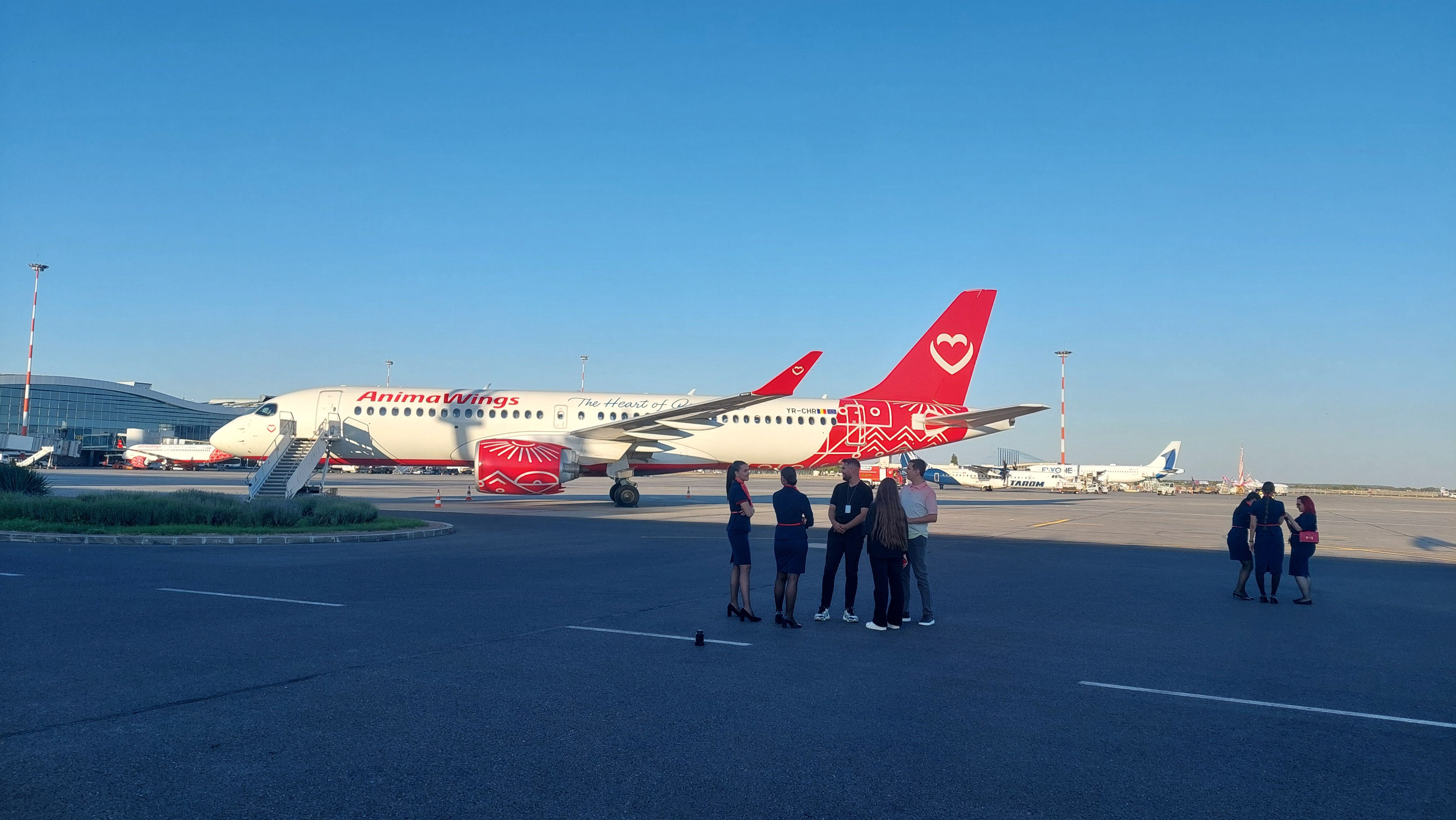 FOTO-VIDEO | Cum arată cea mai nouă aeronava inaugurată de AnimaWings. Compania vrea să ajungă la o flotă de 18 aeronave în următorii doi ani - Poza 10