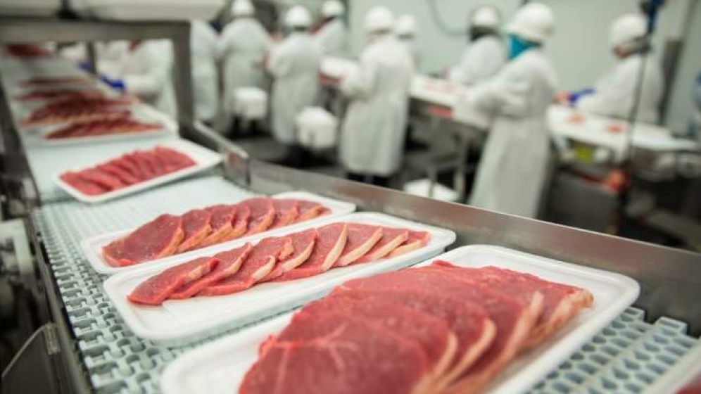 ANSVSA anunta controale in piete, abatoare si magazine alimentare pana pe 7 ianuarie 2020