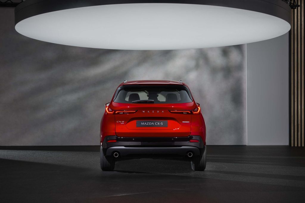 [FOTO] Noua Mazda CX-5 este mai mare, dar pierde motorizarea diesel - Imagine 9