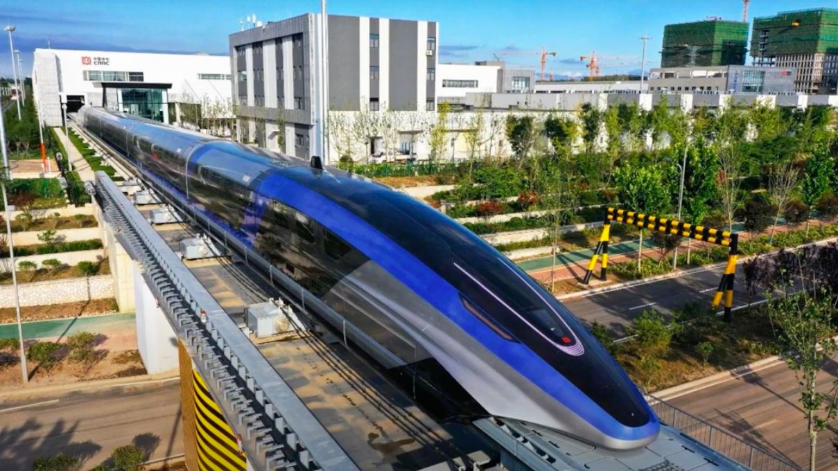 China a prezentat un tren care atinge 600 km/h. Este cel mai rapid vehicul terestru din lume