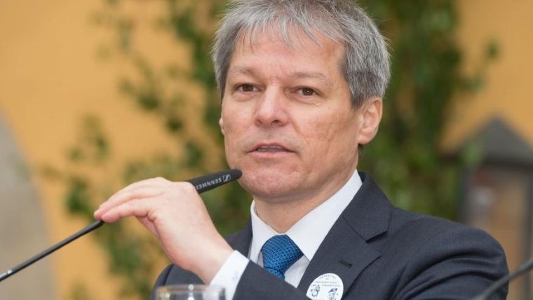 Dacian Ciolos schimba patru ministri: Adrian Curaj, Marius Bostan, Dan Stoenescu si Dan Costescu