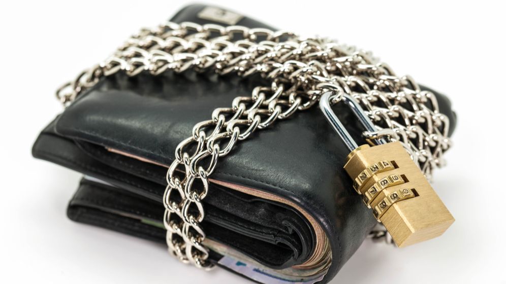 Broker pe bursa: Am doi copii si tot nu ma bucur de cresterea alocatiilor. Dai bani cand ai de unde