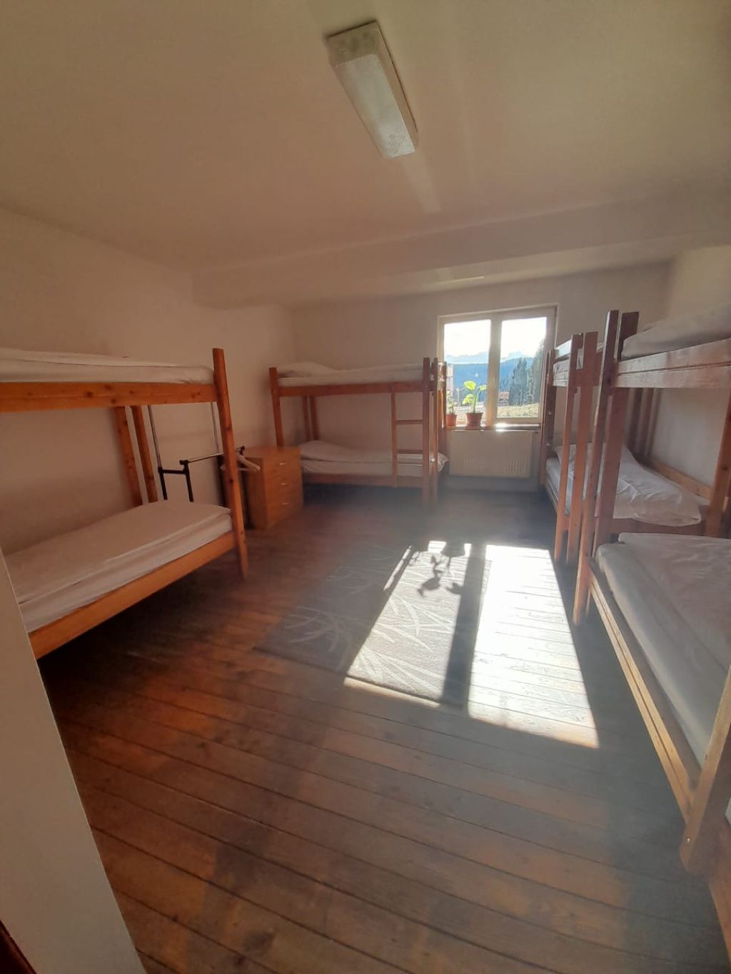 Centrul Național de Educație Montană din inima Parcului Natural Bucegi deschis de Asociatia Monta - Imagine 3