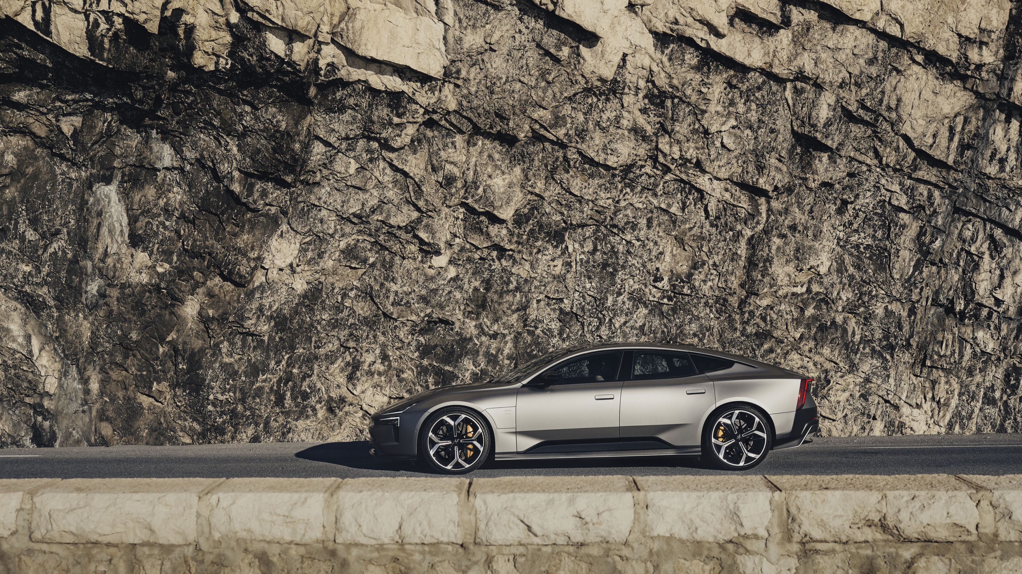 Un constructor chinez sfidează rivalii europeni și susține interzicerea mașinilor tradiționale în 2035