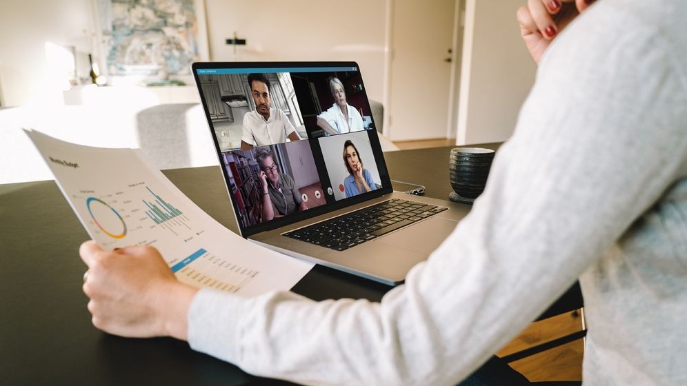 Cât costă munca remote din străinătate pentru angajator. Cum pot implementa angajatorii politici eficiente privind telemunca