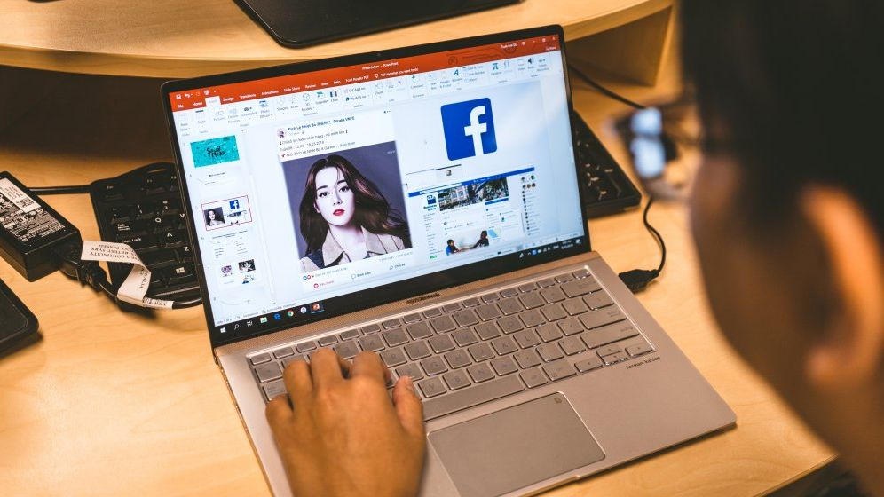 Facebook va permite parintilor sa vada istoricul conversatiilor copiilor