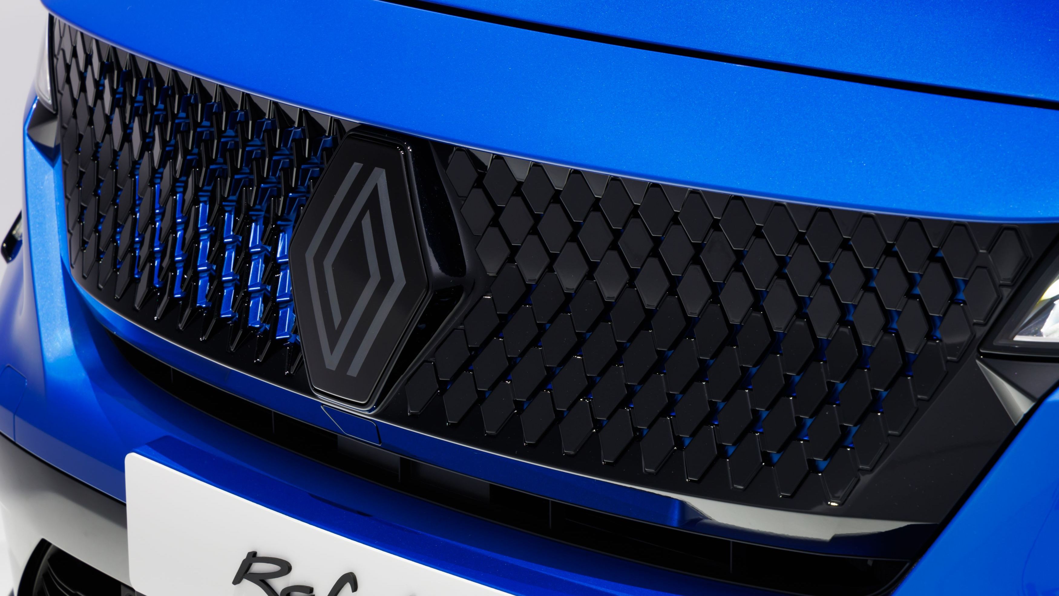 Renault înoată împotriva curentului: Vânzările au crescut în 2024 mulțumită popularității hibridelor și electricelor