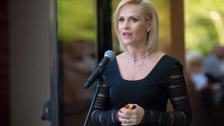 Gabriela Firea infiinteaza linia de "autobuze culturale"