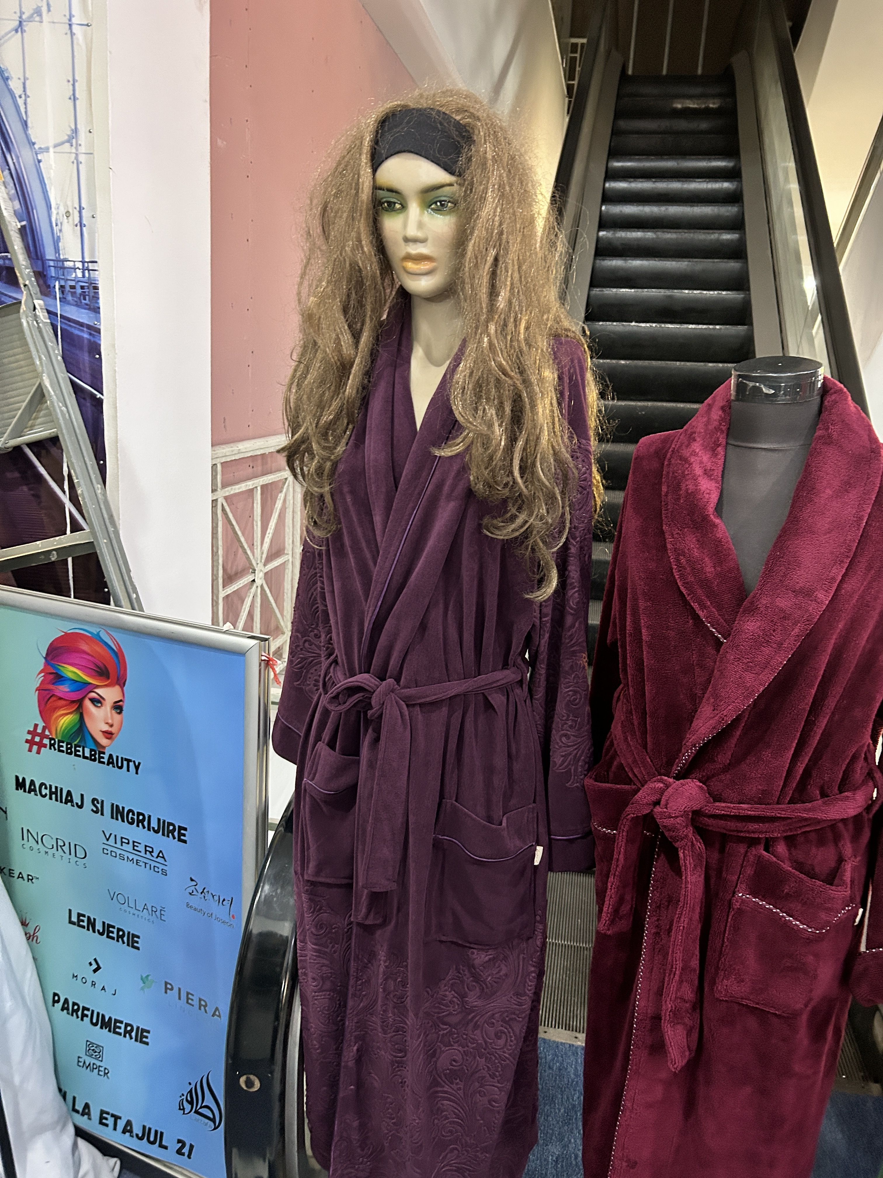 FOTO | Ce a mai rămas din Magazinul Victoria: Locul care „dădea moda” acum 100 de ani te îmbracă acum pentru un București care nu mai există - Poza 6