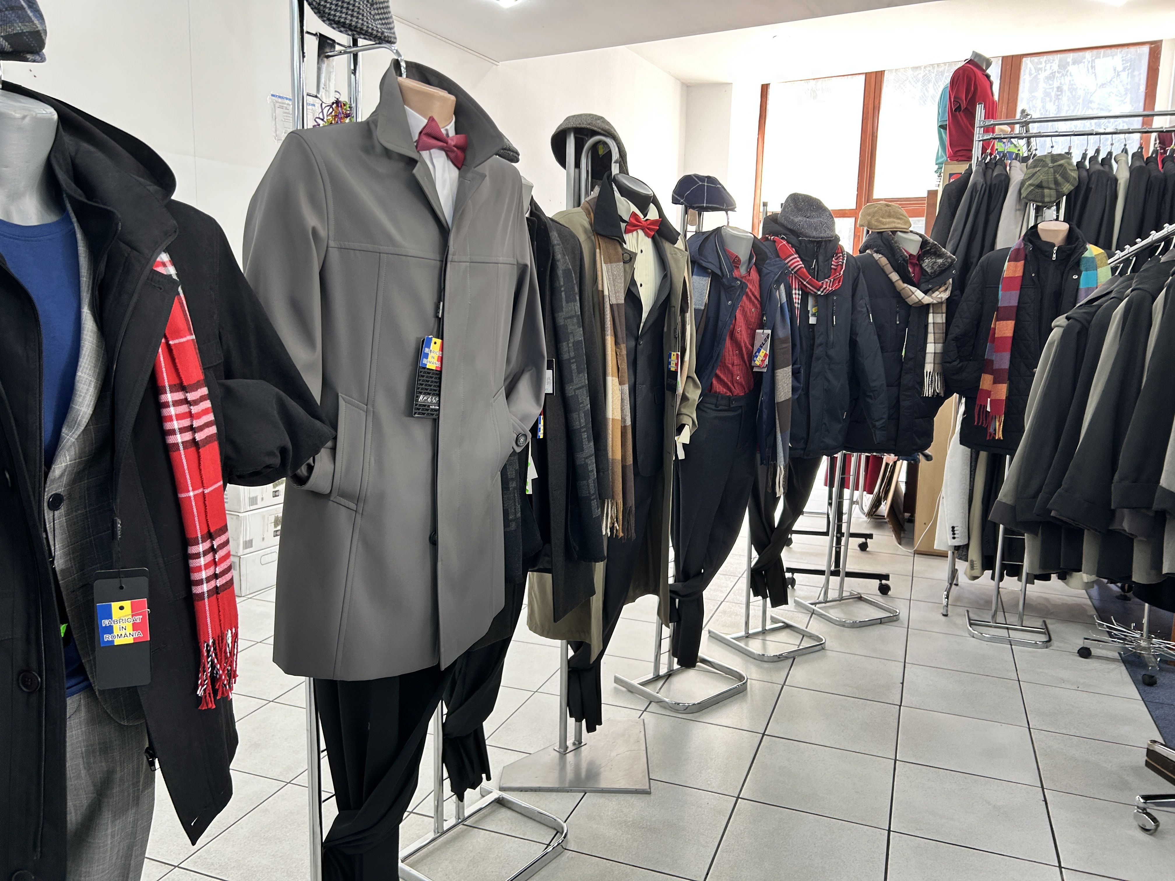 FOTO | Ce a mai rămas din Magazinul Victoria: Locul care „dădea moda” acum 100 de ani te îmbracă acum pentru un București care nu mai există - Poza 5