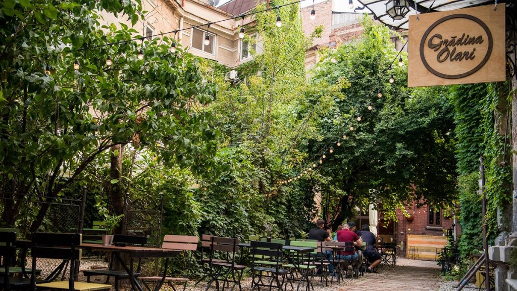 FOTO | Terase verzi București. Cinci oaze de răcoare în Capitală: există locuri unde mai găseÈ - Imagine 4