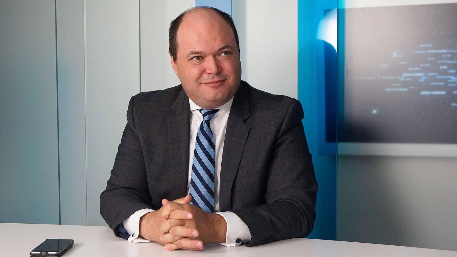 Ionut Dumitru: Leul incheie anul in jurul valorii de 4,65 lei/euro, iar inflatia urca la 4% in 2018