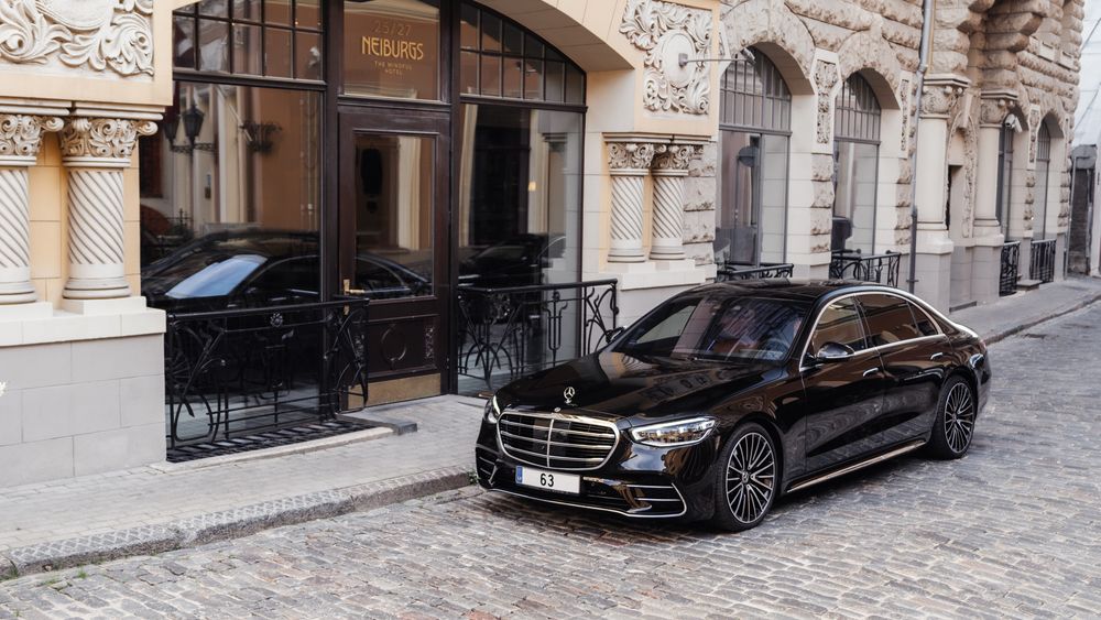 ANAF a luat în vizor tranzacții cu mașini de lux în valoare de 2 milioane de euro. Ce au descoperit autoritățile