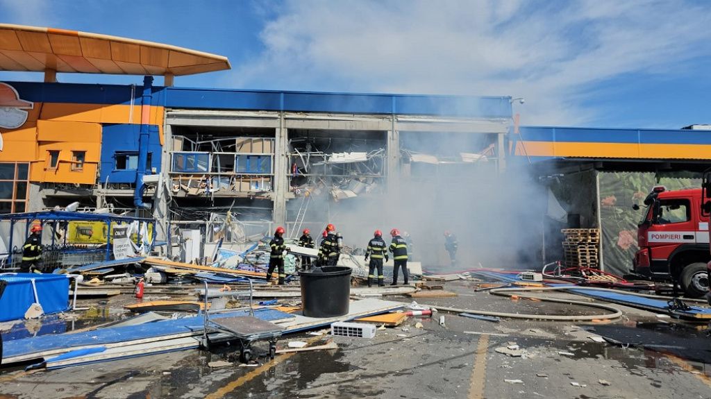 Incendiu Dedeman Botoșani - Imagine 1