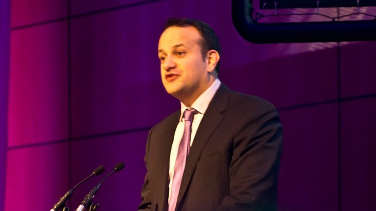 Leo Varadkar, un tanar homosexual si metis, scrie istorie si urmeaza sa devina premierul Irlandei