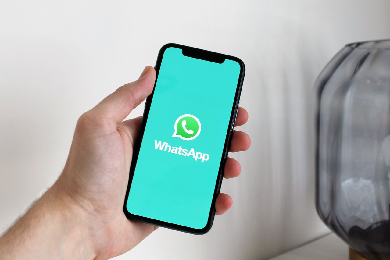 WhatsApp nu mai este gratis pentru toată lumea. Cine va fi pus la plată