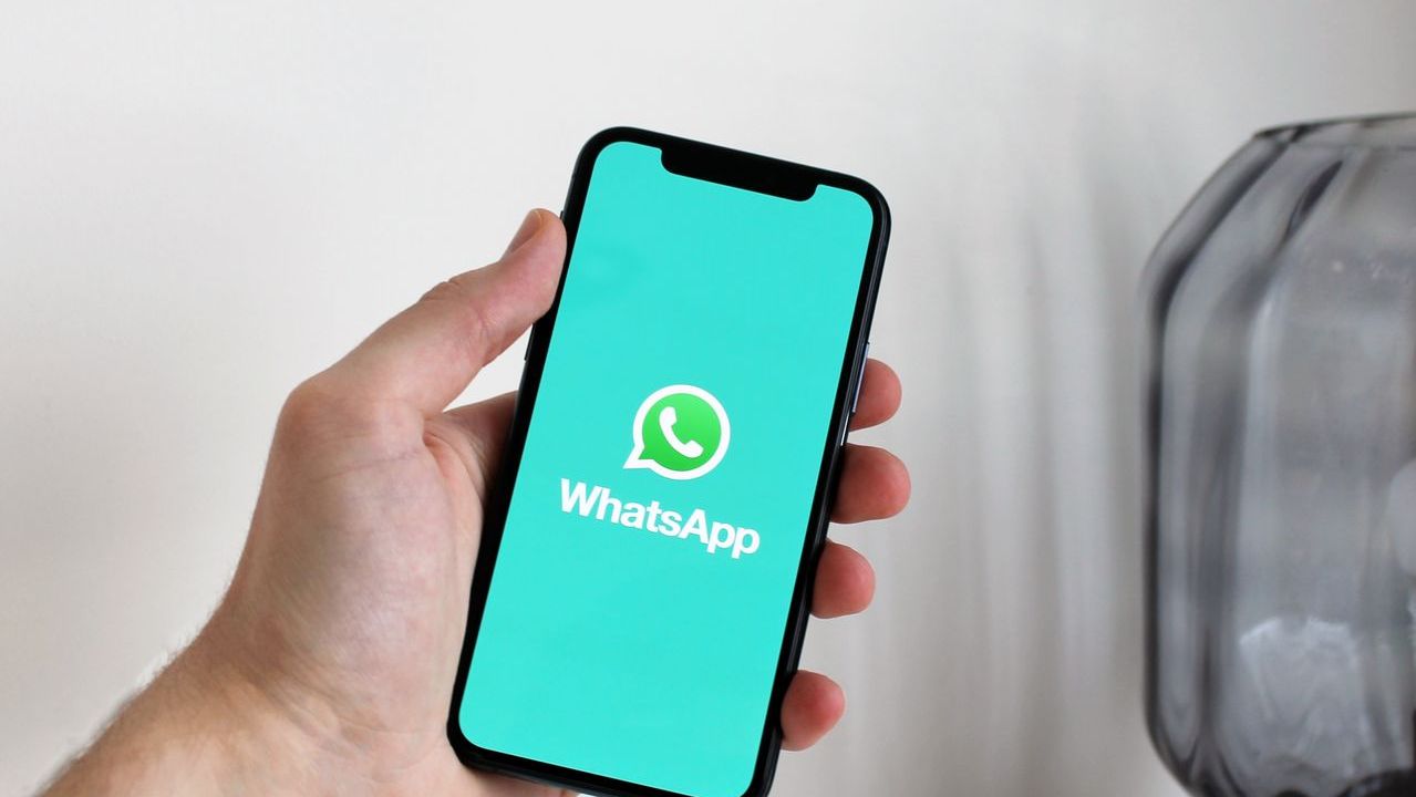 WhatsApp nu mai este gratis pentru toată lumea. Cine va fi pus la plată