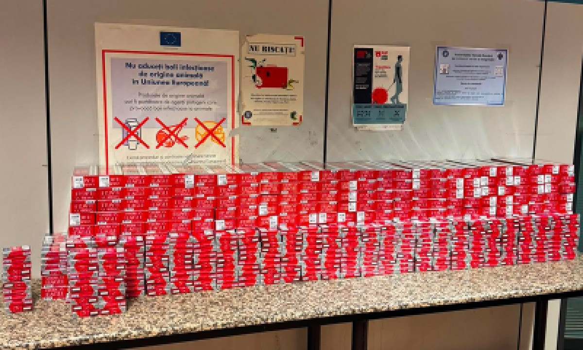 Peste 120.000 de țigări transportate ilegal, descoperite în doar 2 zile de vameșii de pe Aeroportul Otopeni